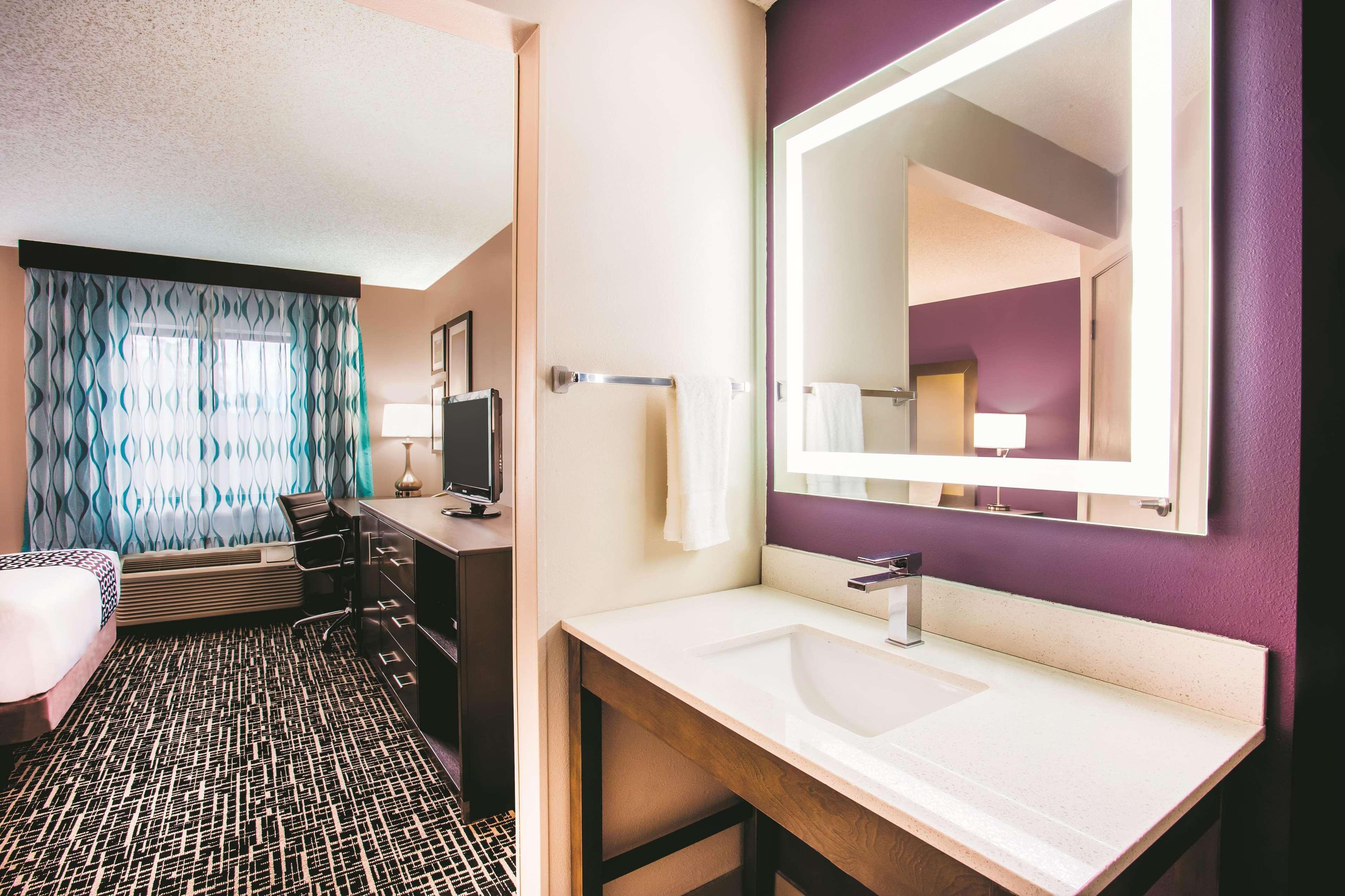 La Quinta By Wyndham Cincinnati Ne - Hotel 3*