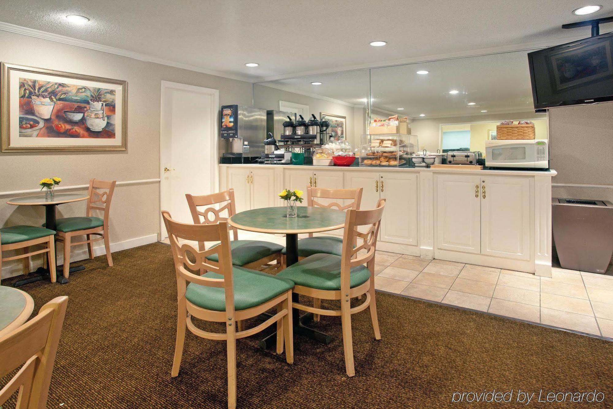 La Quinta By Wyndham Cincinnati Ne - Hotel
