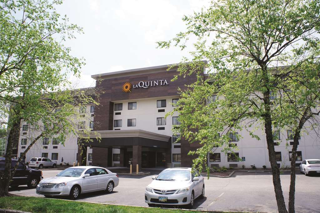 La Quinta By Wyndham Cincinnati Ne - Hotel