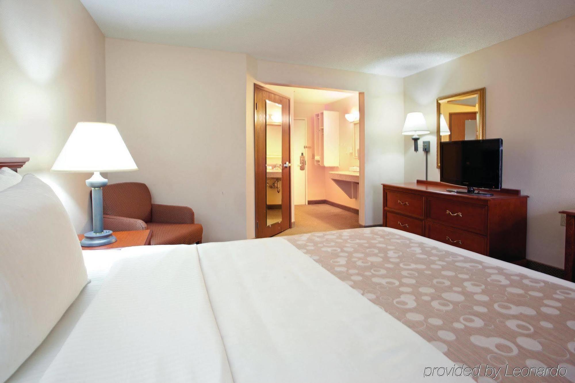 La Quinta By Wyndham Cincinnati Ne - Hotel